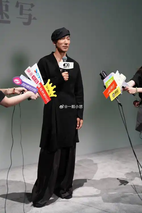 张亮走秀硬控了我30秒