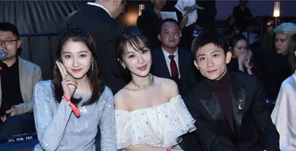 奥运女孩pk京圈格格,一起长大的林妙可关晓彤,如今已是天壤之别_网友