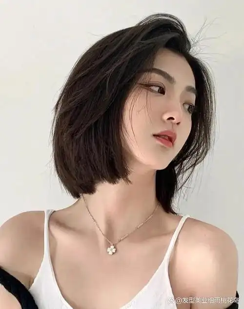 普通的盐系短发最耐看