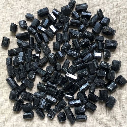 天然黑碧玺碎石小颗粒托玛琳电气石原石六棱柱矿物标本灵修能量石