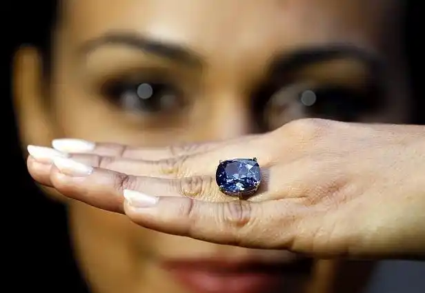 世界上最大的天然钻石(天然钻石原石多少钱一克拉)