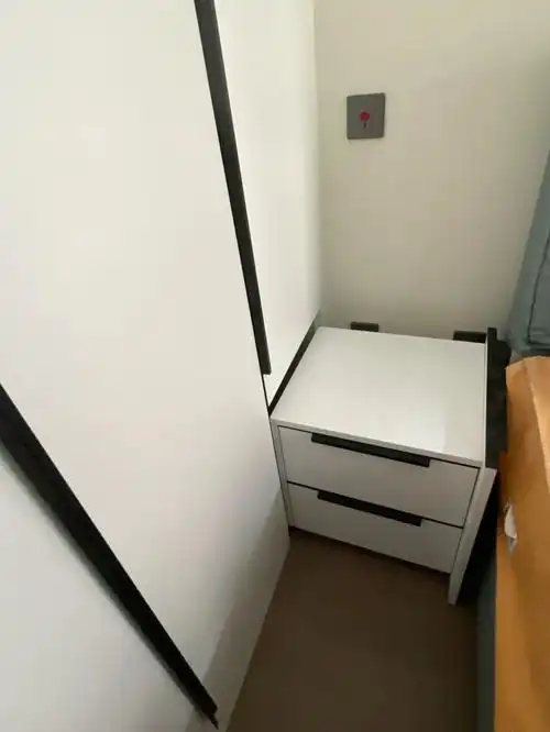 抽拉隐藏式床头柜设计师还在吗