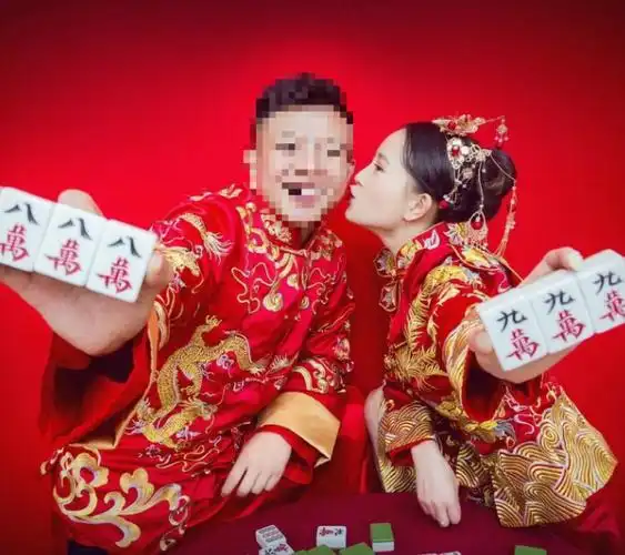 成都黑帽门视频照片在线看黑帽门主角吴施蒙个人详细资料