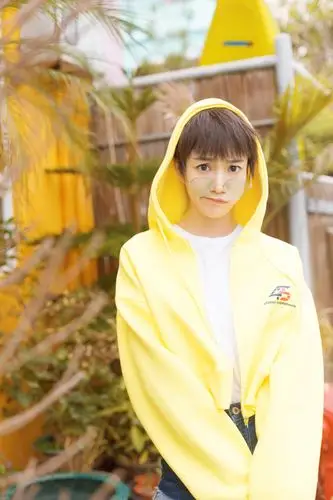 陈泇文曝夏日街拍 俏皮灵动活力满屏