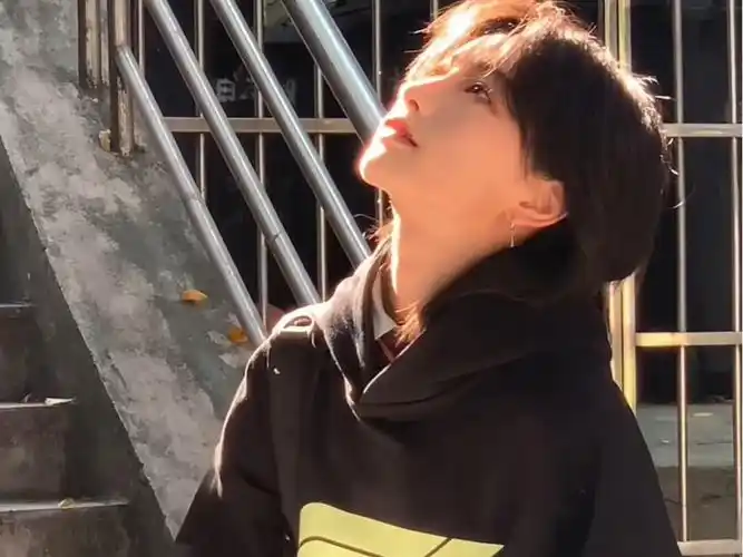 短发女生|见不到的人 却怎么也忘不掉了吧