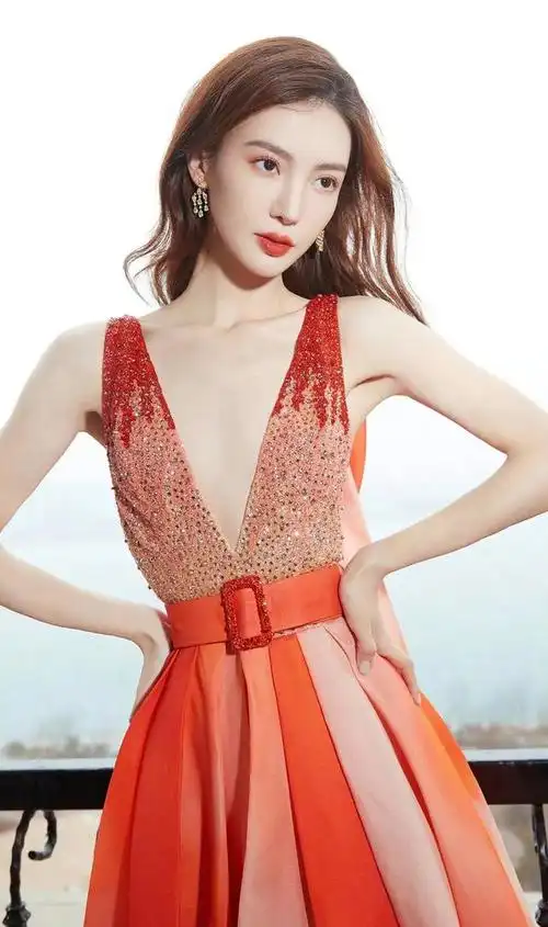 瘦到脱相的女明星们(这种身材好看吗)(21)