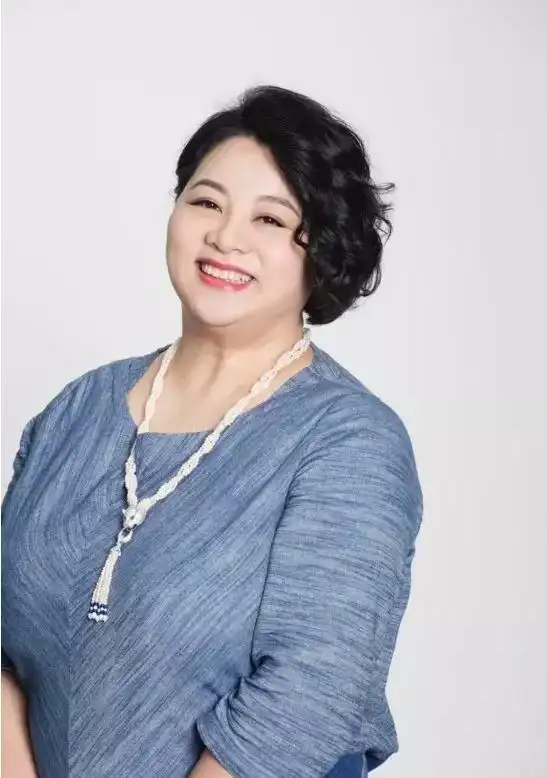 作家六六容忍丈夫出轨5年,离婚一周又恋爱,直言:我离不开男人