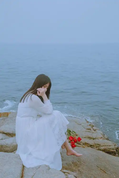 来到凡间只是来看我一眼小清新女生图片