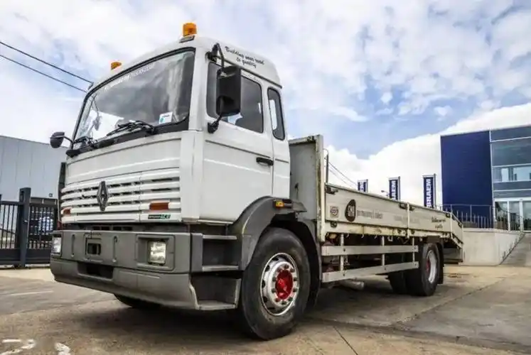 简述雷诺g系列卡车的传奇经历凸型单向方向盘代表了个性