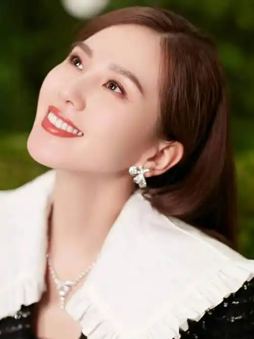 刘诗诗淡淡的笑甜甜的美