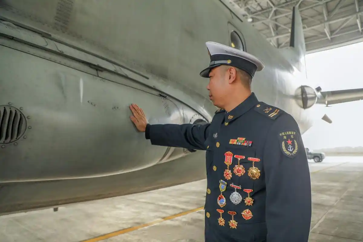 再见了我的海军航空兵老战友#[心]】近日,北部战区海军航空兵某勃为