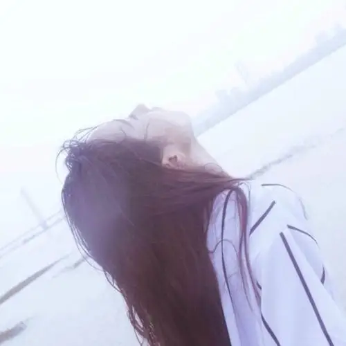 女头,仰望天空,每次抬头望天空的时候都能看到你的模样