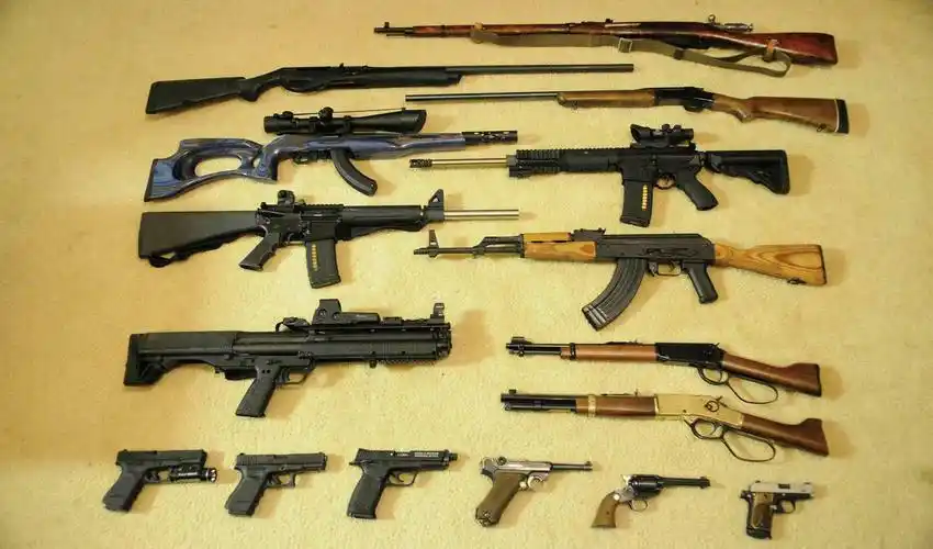 本章筛选了来自世界各国的单兵作战武器,包括手枪,冲锋枪和突击步枪等