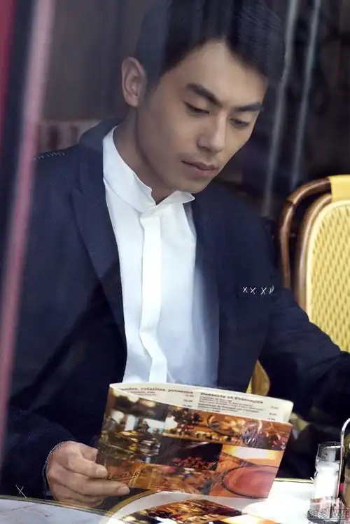 p>朱亚文,1984年4月21日生于江苏省盐城市亭湖区,中国内地影视男演员