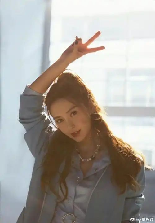 angelababy超话#杨颖##angleababy#宝宝的剪刀手