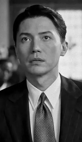 68岁尊龙仍单身一人,被称亚洲最美的男人,这些照片太珍贵了