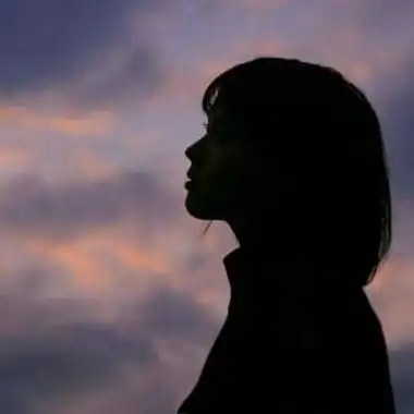 最新qq伤感头像悲伤走不出来