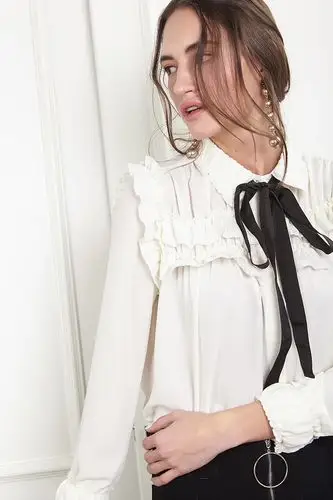 纽约故事 2018春季新款韩系公主风蝴蝶结领带复古褶皱领口褶皱收边