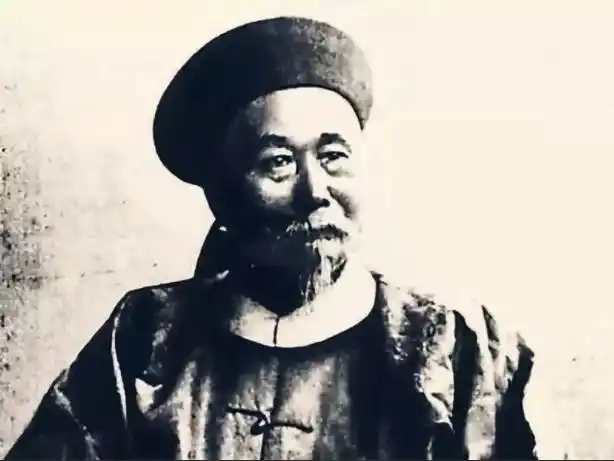 并令前期为朝廷平叛屡立战功的,时任东阁大学士的左宗棠派兵进剿