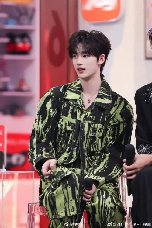 丁程鑫对待朋友好暖心一孩子##丁程鑫你好星期六