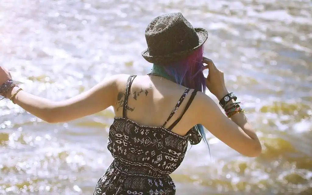 纹身女孩个性,高清图片,电脑桌面-壁纸族