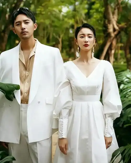 两年多前,演员侯梦莎和她的小老公毛毅浪漫地宣布结婚.