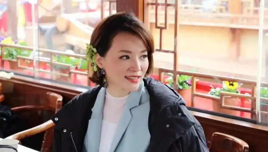 董卿拒上春晚:这个性感到骨子里的女人,终于活成了一段传奇!