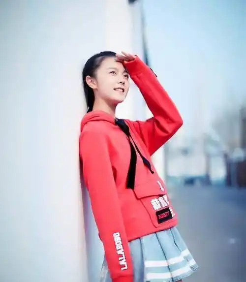 小魔仙美雪近照曝光,如今15岁,身高就有175,这腿长绝了_刘黛希_赵今麦