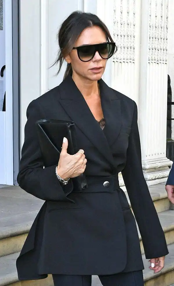 贝嫂维多利亚穿西装攻气足