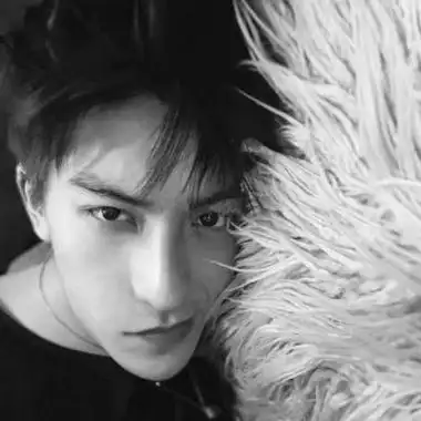 2019高冷霸气男生微信头像 往事已成空