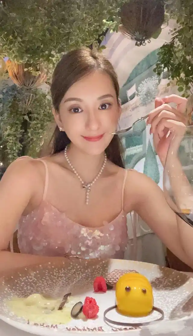 郭富城晒旧照为方媛庆生不够隆重,方媛补办生日,身旁未见郭富城