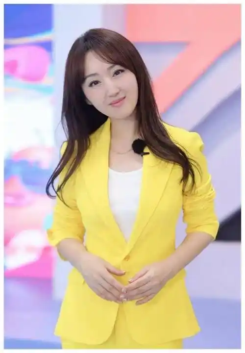 杨钰莹:甜美少女,颜值高,气质佳,状态完美._生活_岁月_活力