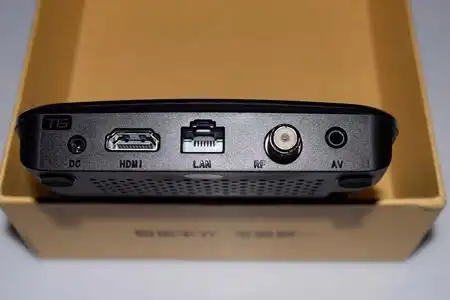 接口大部分位于后面板,包括dc接口,hdmi接口,有线网口,rf天线接口和av