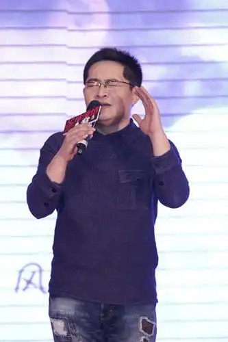 执导,郭涛,梅婷主演的电视剧《父母爱情》发布了片尾曲《爱情故事》mv