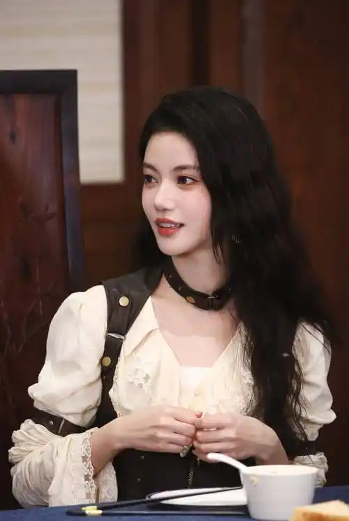 孙珍妮大波浪优雅恬静写真_感觉_长裙_身材