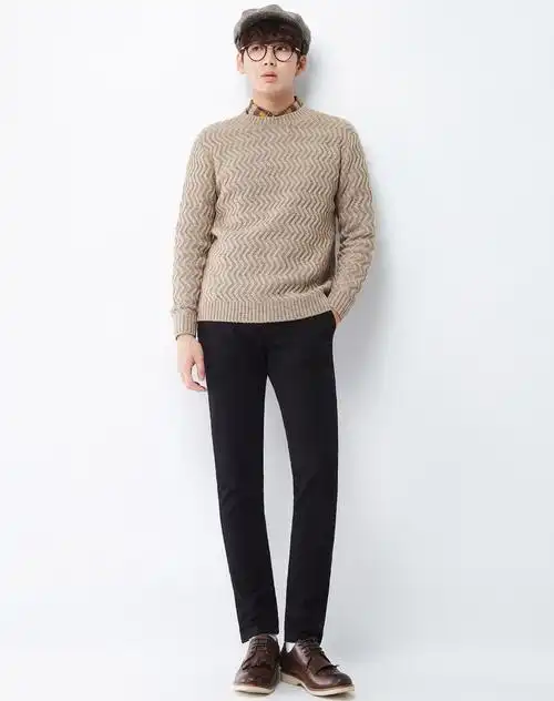 男款小麦色毛衫