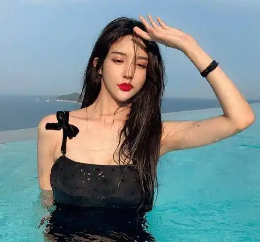 女装大佬艾比"男装照"被疯传,帅气模样不输偶像剧男主,我心动了_时尚