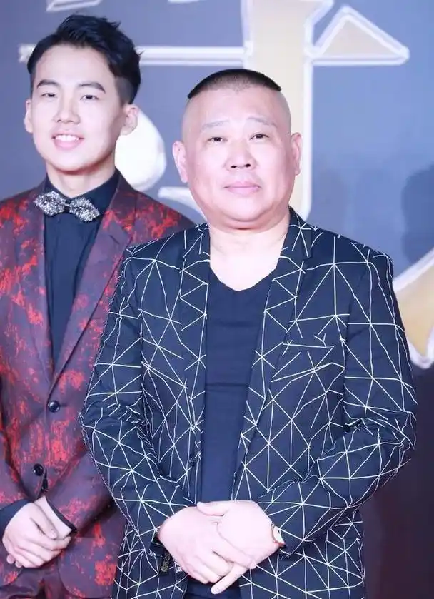 阎鹤祥与郭麒麟:默契搭档,兄弟情深 阎鹤祥和郭麒麟的搭档默契十足