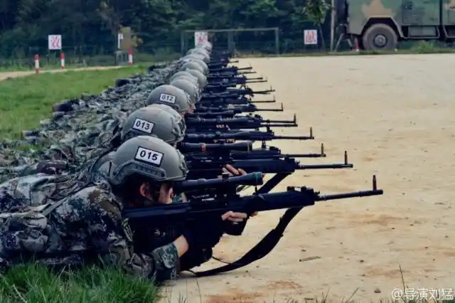 剧中的女主角们中国特种部队女特种兵全副武装亮相