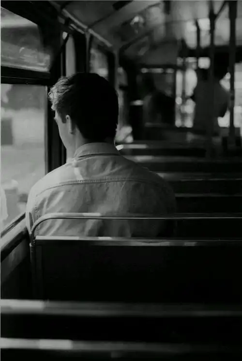 黑白图片配短句的心情说说