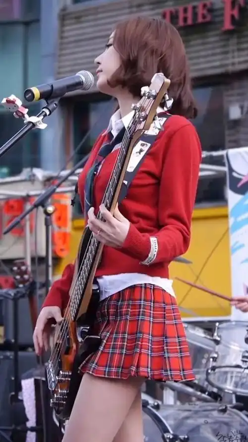 韩国贝斯手   智仁