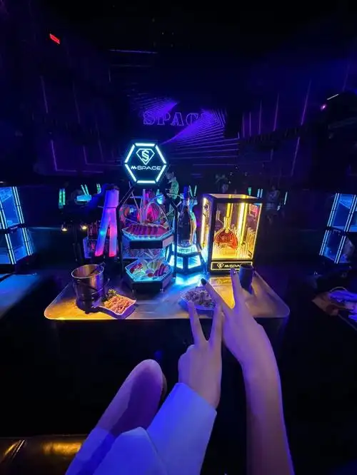 重庆探店谁会想到这竟然是长寿唯一的酒吧