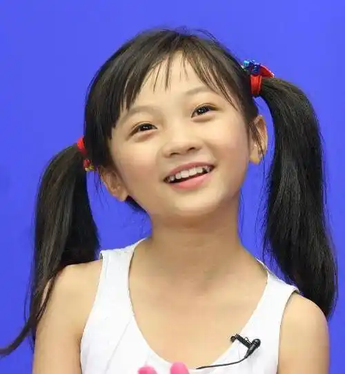 林妙可颜值逆袭了?淡妆出镜分享高考小技巧,但21岁发际线堪忧