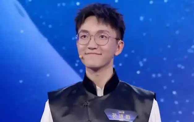 首秀cctv-3,在《越战越勇》节目中拘谨放不开没有综艺感|央视|主持人