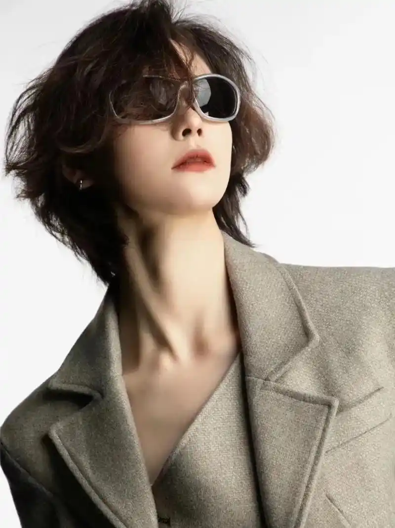 气场强大的职场女性发型.