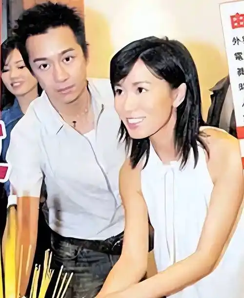 同居四年后分手,佘诗曼拿下"三料视后",他却只能演烂片养四娃