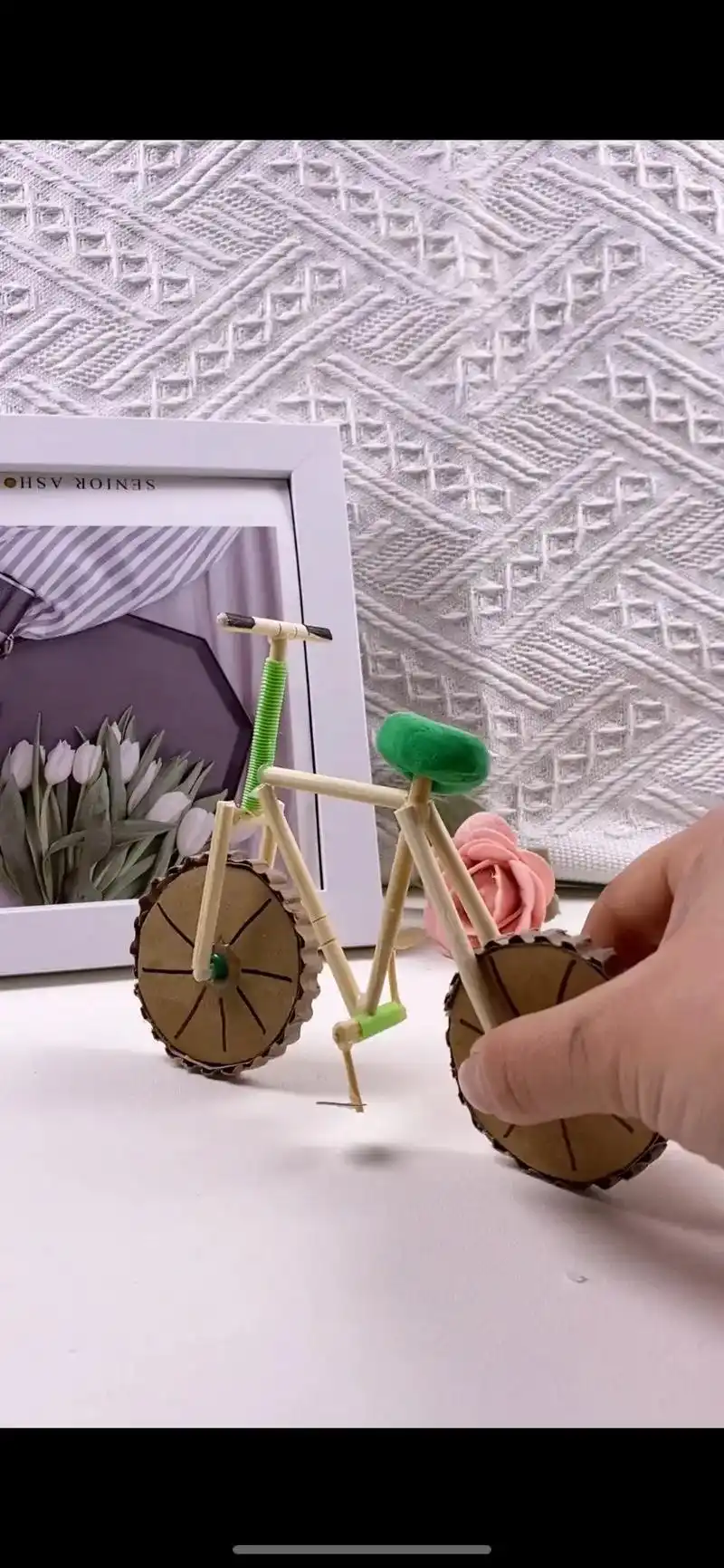 快递箱做的迷你自行车来啦!#亲子手工 #自制玩具 #手工di - 抖音