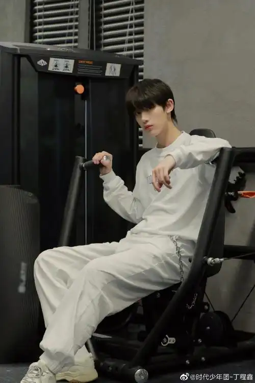 丁程鑫长袖健身照##丁程鑫晒健身照