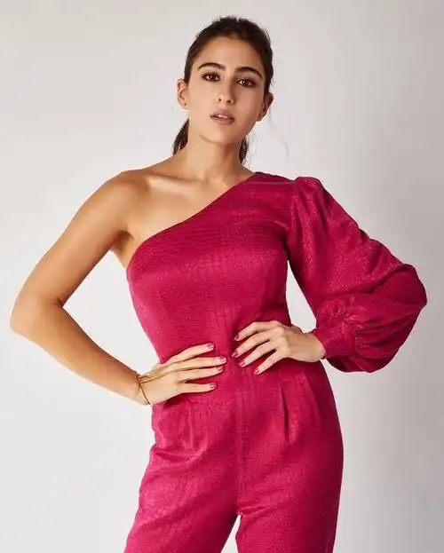 环球美女萨拉阿里汗