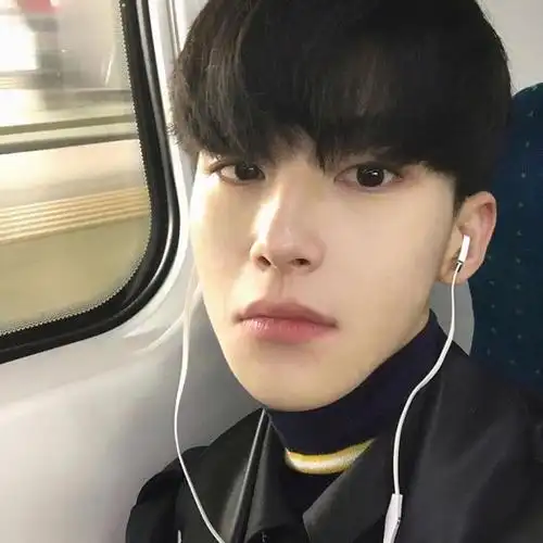 超自恋帅哥自拍图片_男生图片-me个性网